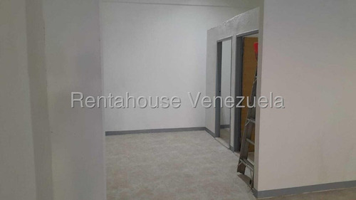 Local Comercial En Alquiler Al Centro, Carlina M. Alquila