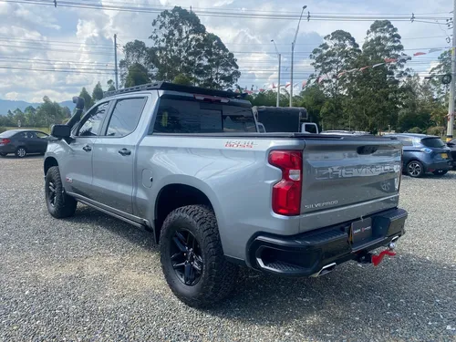 Chevrolet Silverado Z71 AT 4X4 6.2