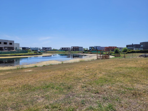 Lote Al Lago Central - Barrio Muelles - Puertos De Escobar