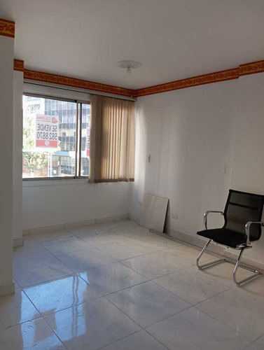 Se Vende Oficina Amplia En El Centro, Excelente Ubicacion