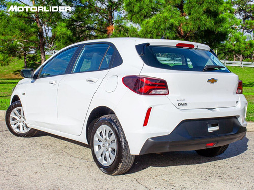 Imagen 3 de 25 de Chevrolet Onix Lt 1.2 Extra Full | Permuta / Financia