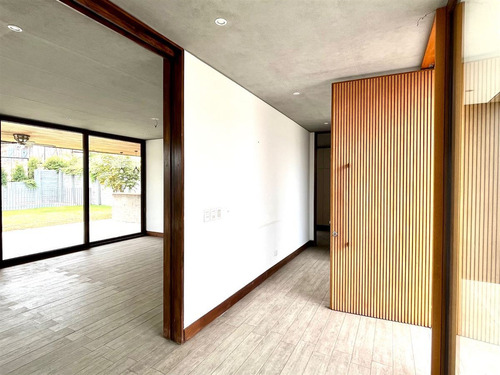 Casa En Condominio Moderna Venta De 5 Dorm. En Lo Barnechea
