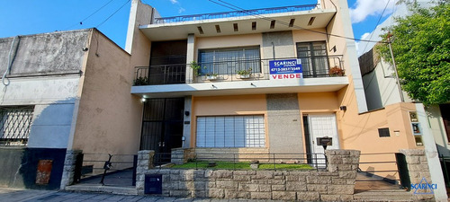 Venta Ph Tipo Casa 4 Amb. Con Quincho Y Terraza - Sáenz Peña.