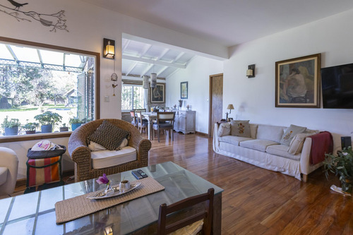 Casa En Adrogue, Fondo Libre Y Pileta