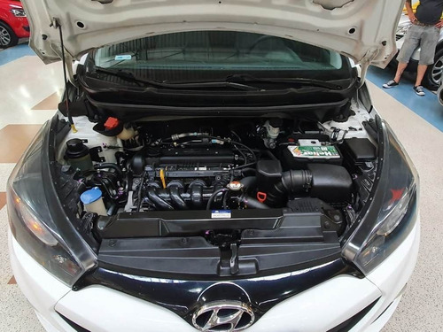 Imagem 10 de 10 de Hyundai Hb20s 1.6 Confort Plus 16v Automático 2015
