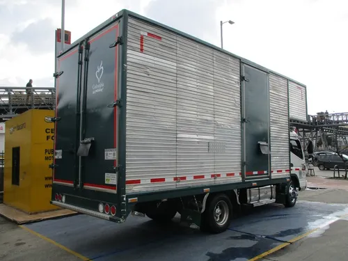 Furgon Mitsubishi Canter Fuso Fe85de6slgp