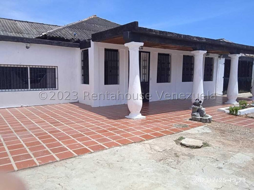 Rent-a-house: Te Ofrece Esta Amplia Y Remodelada Casa En Maraven, Con Planta Electrica. Cod.24-2076.