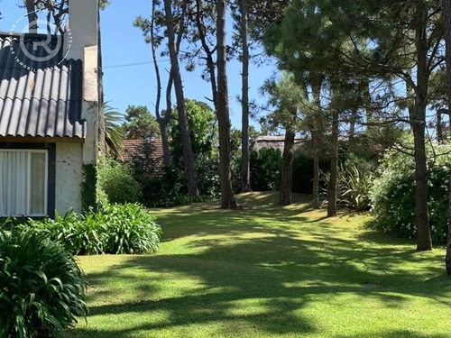Casa De 2 Plantas En Venta, Zona Aidy Grill