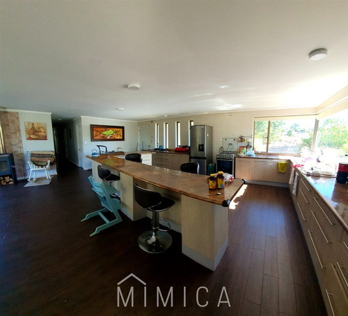 Casa En Venta De 4 Dorm. En Algarrobo