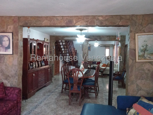Maria E. Vende Bella Amplia Fresca U Muy Conservada Casa (duplex) En El Pedregal, Lara#23-26463/