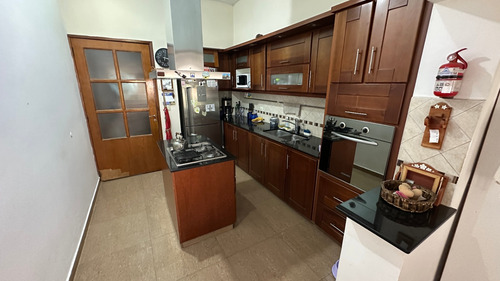 Casa En Venta De 4 Dormitorios C/ Cochera En El Palomar