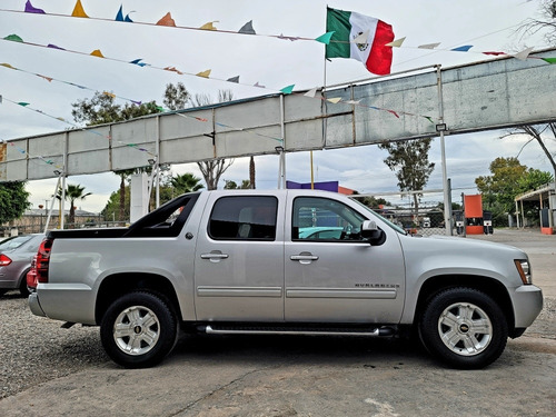 Imagen 8 de 15 de Chevrolet Avalanche Black Diamond 5.3 Modelo 2013