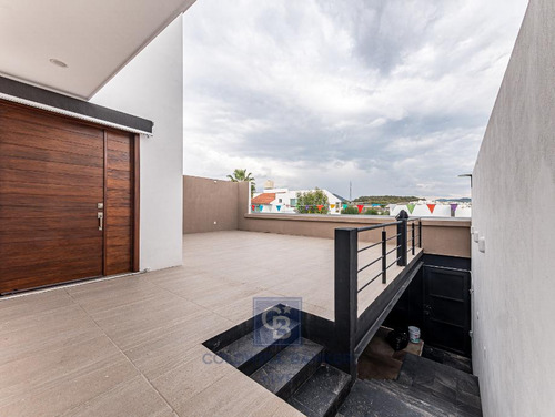 Casa En Venta En Colonia Santa Rosa De Jauregui, Querétaro, Querétaro