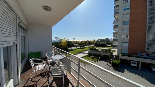 Apto De 2 Dormitorios 2 Baños, Balcon Y Cochera. En Mansa Con Vista Al Mar.- Ref: 2638