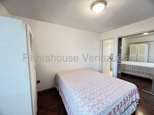Apartamento En Alquiler En Clnas. De Bello Monte Con Impecable Vista Al Ávila