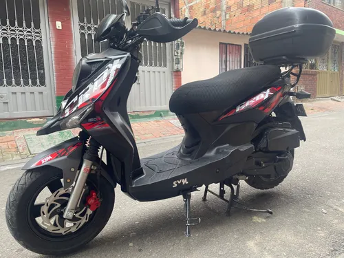 Sym Crox 150 R 2019, Color Negro/rojo, Maletero