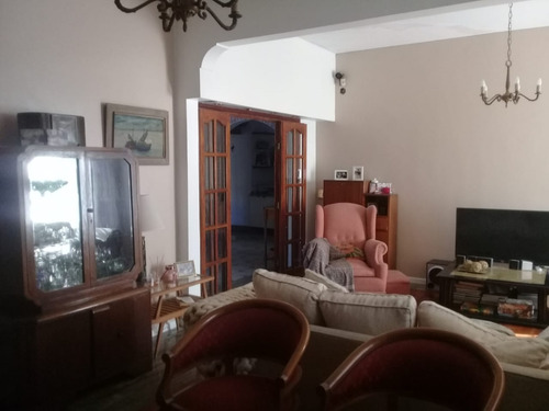 Imagen 3 de 28 de Importante Chalet De 6 Ambientes Sobre Doble Lote