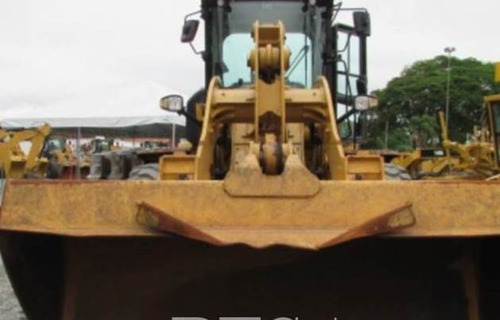 Pá Carregadeira Cat Modelo: 924k Ano 2014