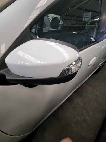 Imagen 5 de 17 de Renault Logan Ph2 Life 1.6 (jir)