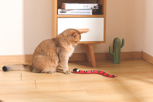 Sneaky Snake Serpiente Interactiva C/luz Y Movimiento M-pets Color Rojo
