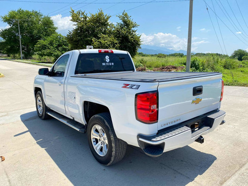 Imagen 8 de 14 de Chevrolet Cheyenne 2018 5.4 2500 Cab Reg Lt Z71 4x4 At