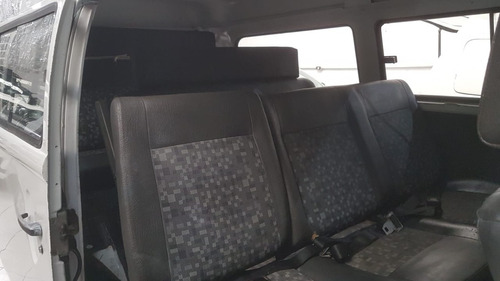 Volkswagen Kombi 1.6 3p 2005 Branco 12 Lugares