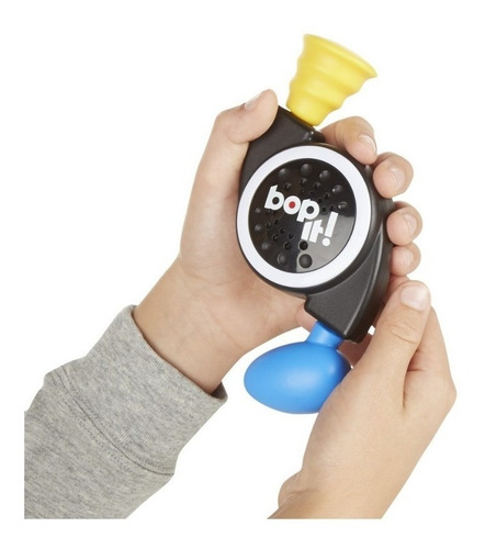 Imagen 3 de 6 de Bop It Microserie B0639 Hasbro Estirar Estrujar Golpear Edu