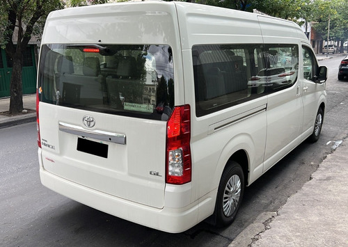 Imagen 5 de 16 de Toyota Hiace 2.8 Tdi Commuter 6at 14a / 2023