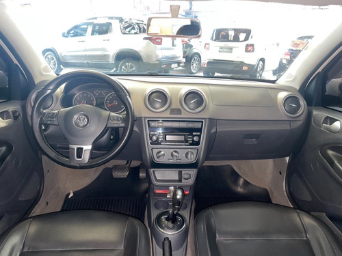 Imagem 6 de 10 de Volkswagen Voyage Highline 1.6 Branco 2014