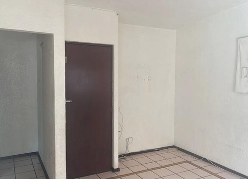 Con Potencial, Para Renta, Remodelación O Inversión, Unidad Modelo