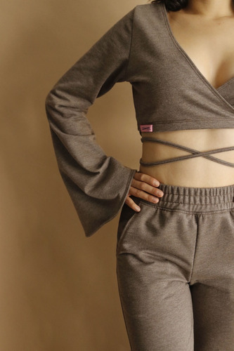Set: Crop Top + Pants Setsy
