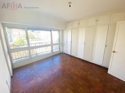 Venta Departamento 3 Dormitorios Y Servicio - Pocitos