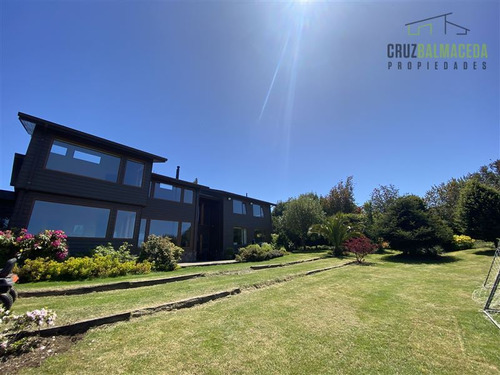 Casa En Venta De 4 Dorm. En Puerto Varas