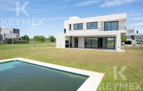 Casa En Venta Barrio Magallanes Frente Al Lago