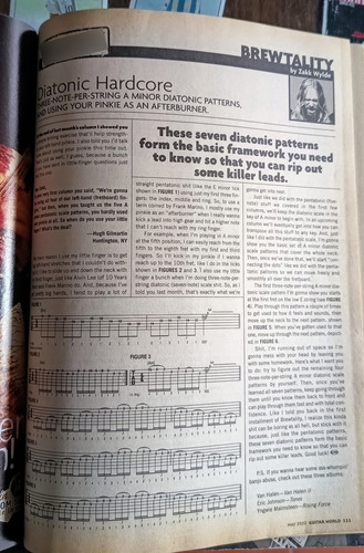 Revista Guitar World - Weezer - Poster Judas Priest- Tabs (Usado)