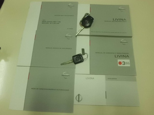 Imagem 10 de 10 de Nissan Livina 1.8s Aut. 5p Prata Flex 2011