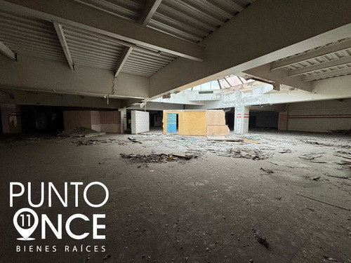 Local Comercial: 6,940 M2 En Center Plazas.