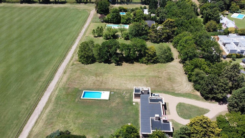 Terreno Con Añosa Arboleda Orientación Norte, A La Cancha De Polo.