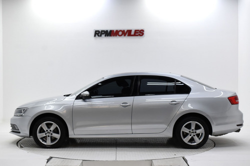Imagen 4 de 13 de Volkswagen Vento Luxury 2.5 Manual 2015 Rpm Moviles