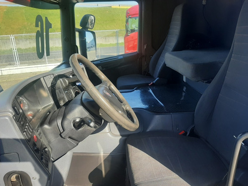 Imagem 10 de 13 de Scania P310 8x2 2015/2016