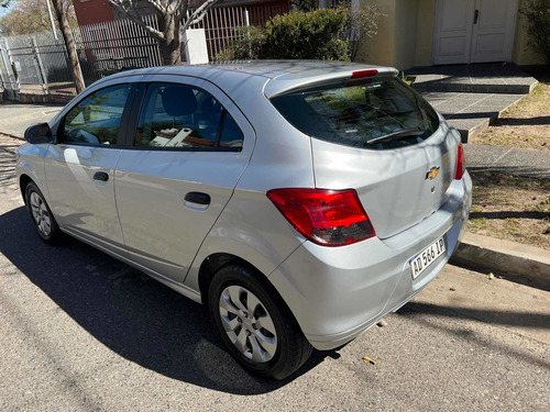 Imagen 12 de 17 de Chevrolet Onix 2019 1.4 Joy Ls