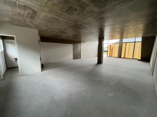 Venta Local A Estrenar Con Cochera Pilar Km 53