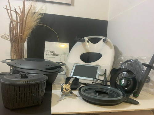 Imagen 2 de 4 de Vorwerk Thermomix Tm6 Con Accesorios