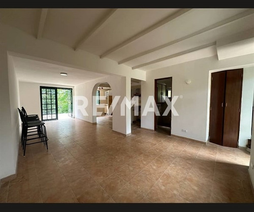 En Venta Apartamento En Villas De Monteclaro.