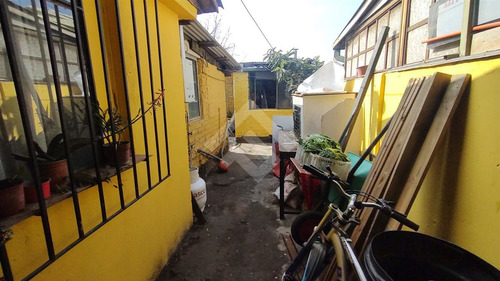 Casa En Venta De 4 Dorm. En Maipú