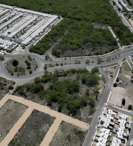 En Venta Terreno Comercial En Piedra Norte Caucel