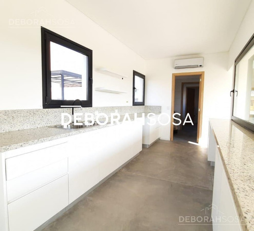 Imagen 2 de 17 de Excelente Casa 5 Amb A Estrenar Con Piscina - San Matias - Financiación