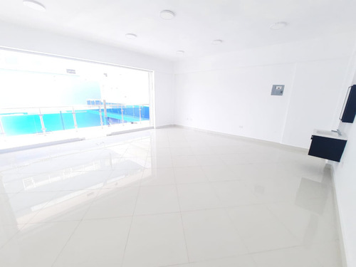 Rento Local En Primer Piso. En El Centro De Bela Vista, Nuevo A Estrenar