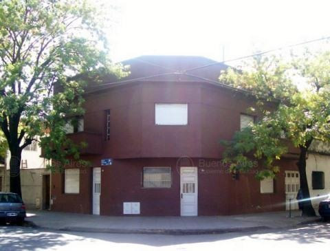 Casa En Venta En Barracas Con Cochera Y Patio