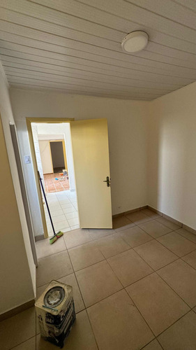 Aluga-se Casa Com 2 Quartos E Amplo Quintal